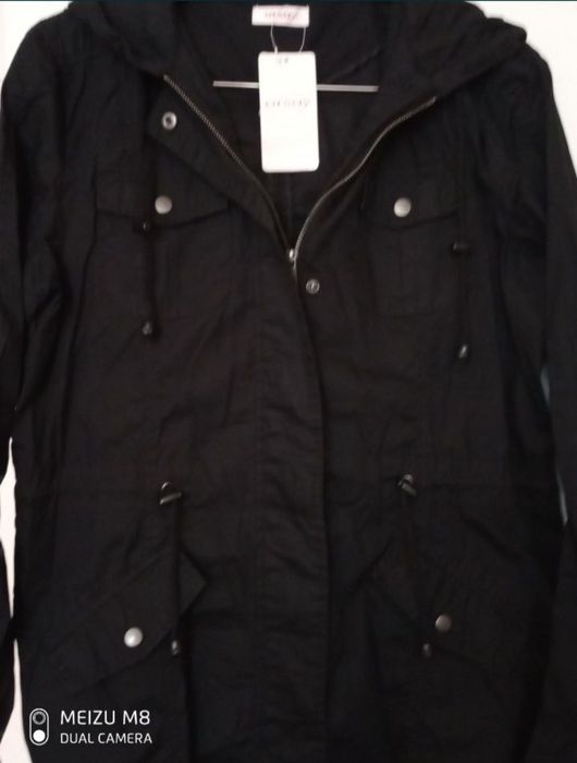 Стильна вітровка Orsay.