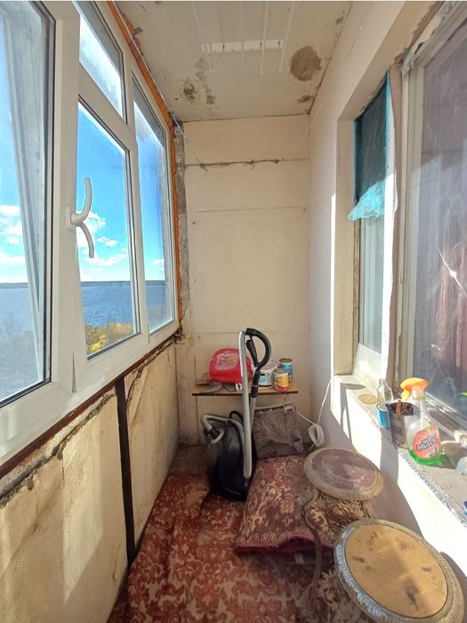 Продам 3-х комнатную " Чешку" 70 м2  НАМЫВ  Квадратный холл!!!