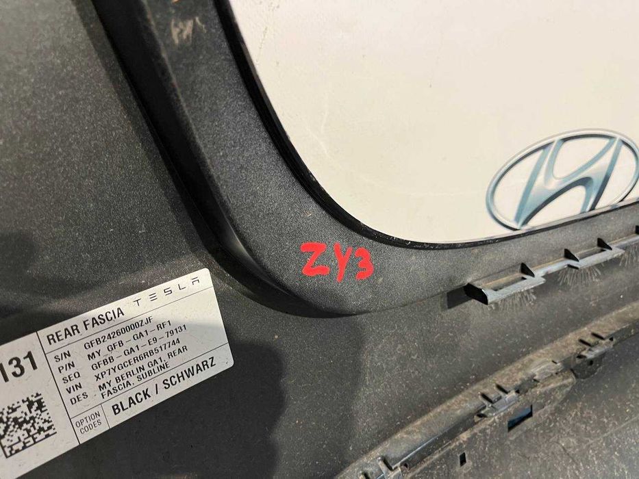 Бампер задній із губою Tesla Model Y  (ZY3)