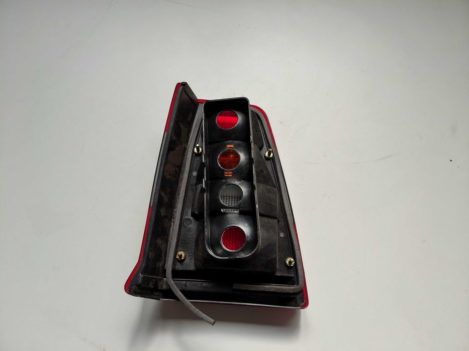 Lampa prawa tylna tył Polonez Atu