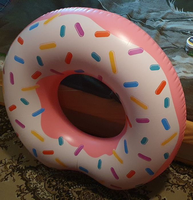 Dmuchane koło do pływania donut