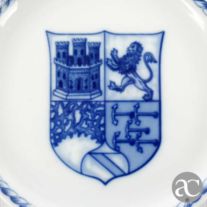 Prato em porcelana Vista Alegre, brasão de armas de Cristóvão Colombo