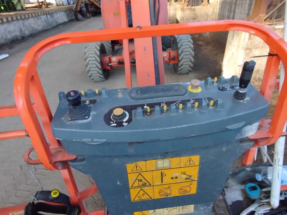 Plataforma telescópica JLG 600 AJ