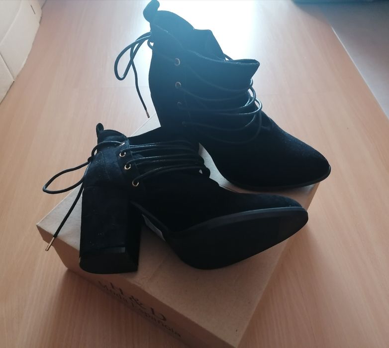 Botas de Senhora - Tamanho 36 (novas)