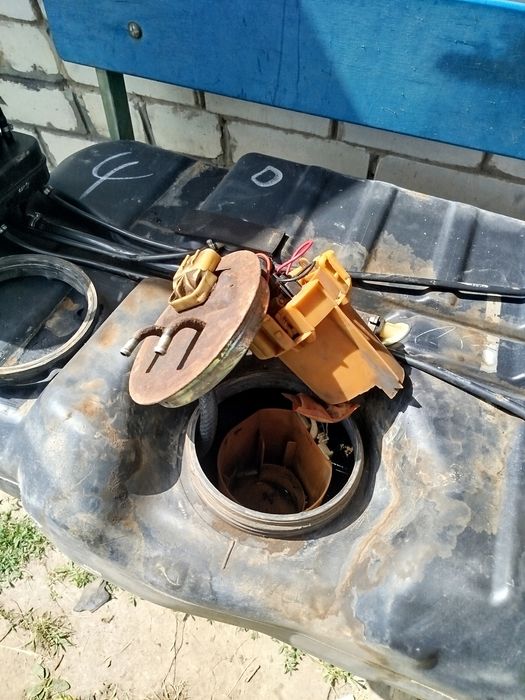 Продам топливный бак
