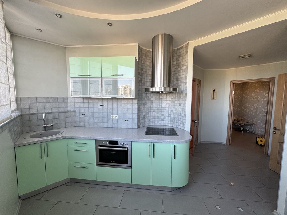 Продаж 2 кім. 65 кв.м Саперно-Слобідська 22