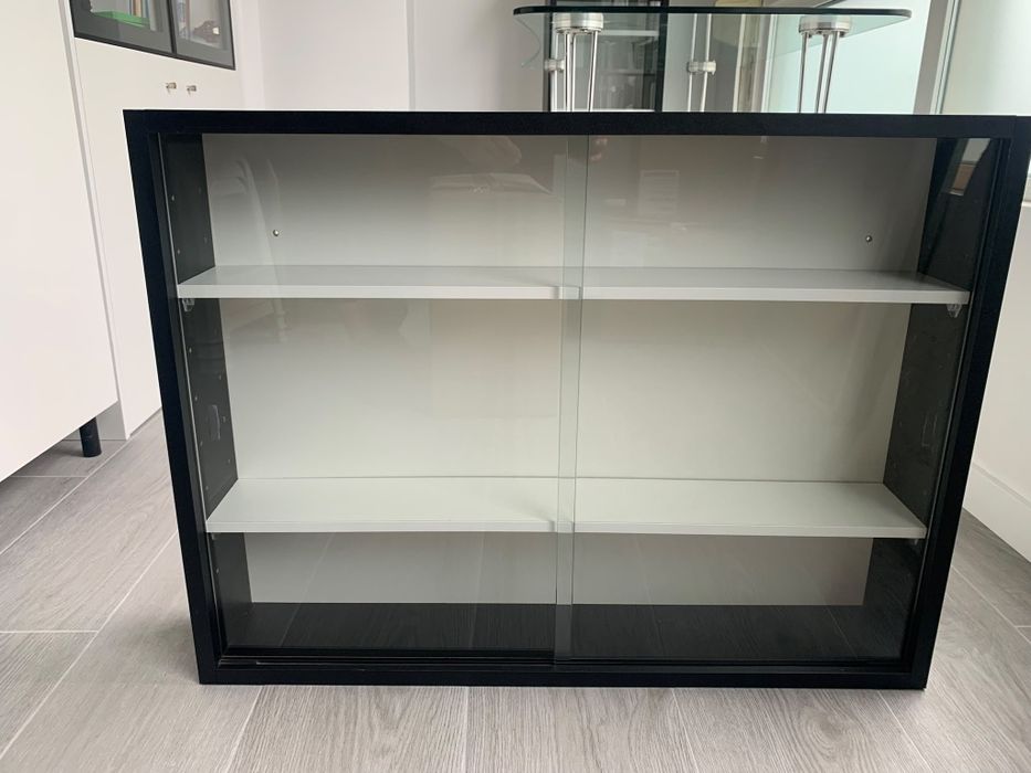 Estantes, branco & preto com portas vidro