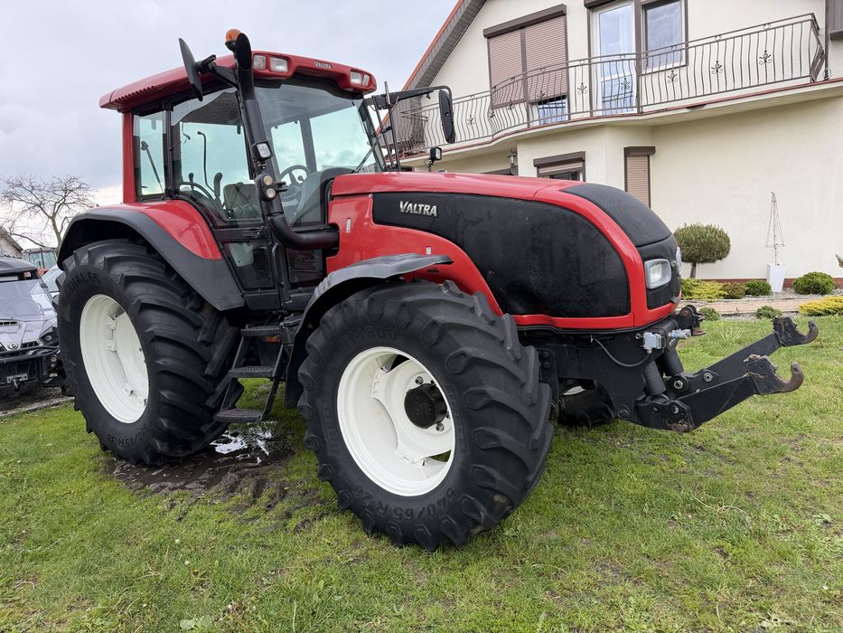 Valtra T120 przedni podnośnik