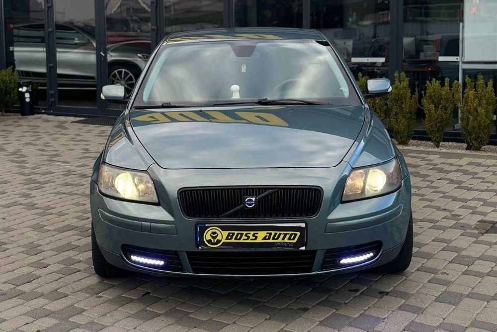 Volvo V50 2004 року