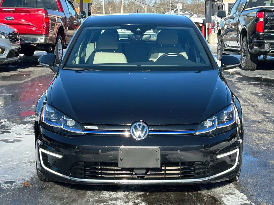 Volkswagen e-Golf      2018