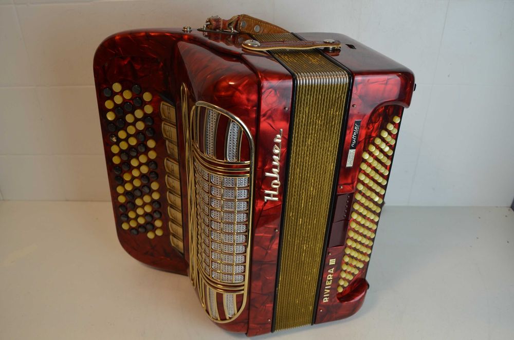 Acordeao hohner Riveira III 3 Voz 96 Baixos, N .408