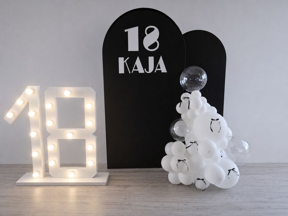 Scianka dekoracyjna balonowa na 18 urodziny