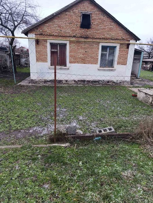 Продам дом в под ремонт.