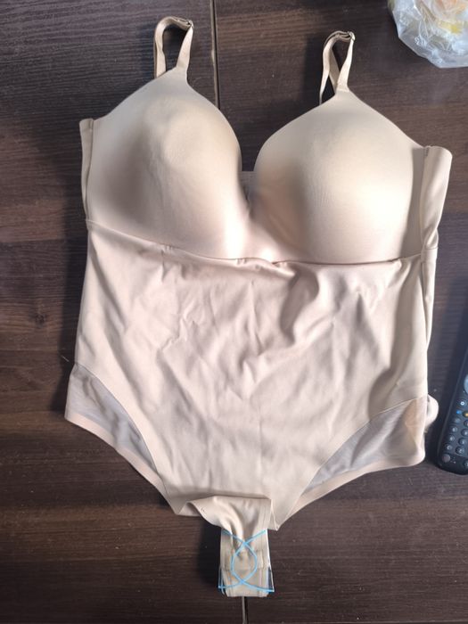 Nowe cieliste body z usztywnieniem