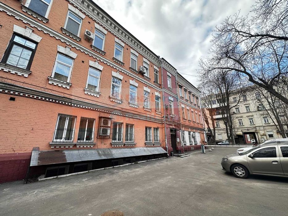 Без % Панаса Мирного, 9-Б. Печерський район, 85 кв.м.