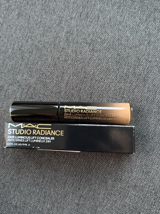 Консілер для обличчя від MAC (NC30)