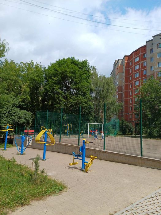 Продам 3 - кімнатну квартиру. Р-н. Північний. Вул. Р. Шухевича. 3 - поверх. Чудовий варіант!