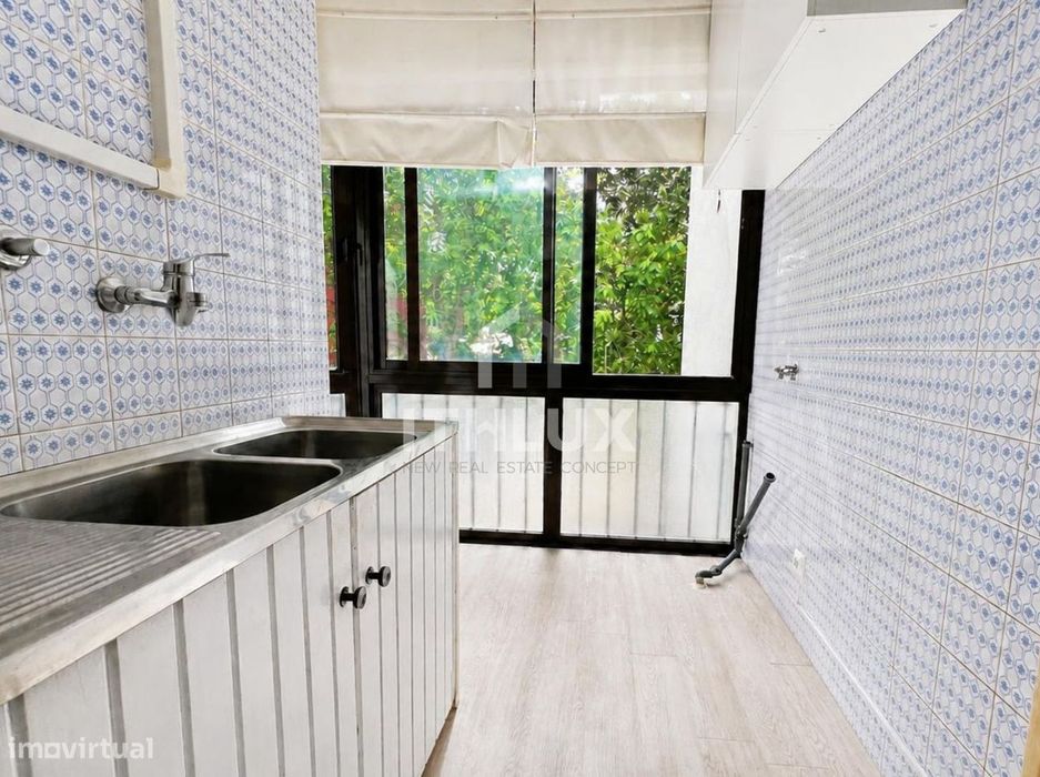 T2 na Av. de Biarritz, Monte Estoril – junto à praia