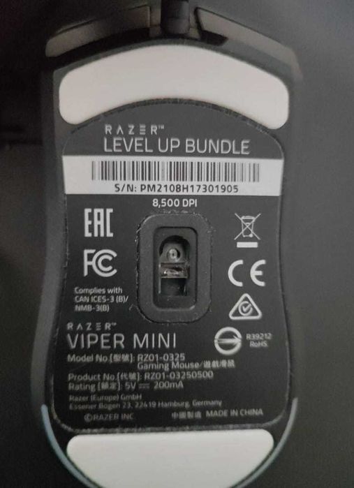 Conjunto "Level Up Bundle": Teclado Razer Cynosa Lite e Rato Razer Vip