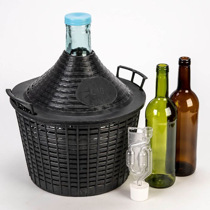 Balon - 10 l - dama galon dymion na wino w koszu