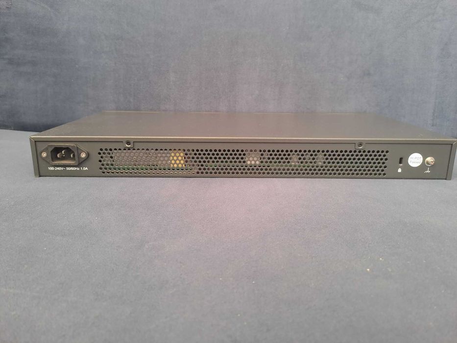 Комутатор TP-Link TL-T2600G-52TS (TL-SG3452)