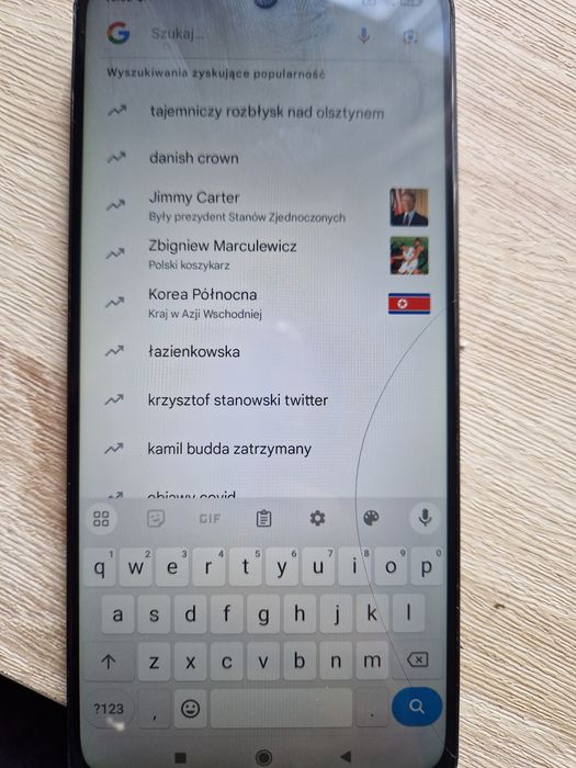 Redmi Note 10 5g i Poco.  Wyświetlacz z ramką.