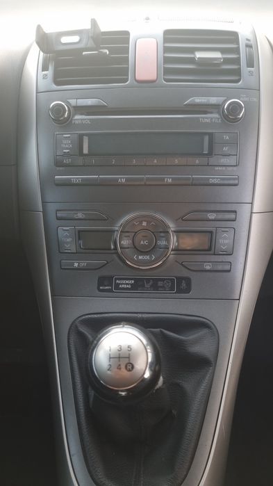 Toyota Auris 1.4 D-4D 2008 – Económico, Fiável e Bem Estimado