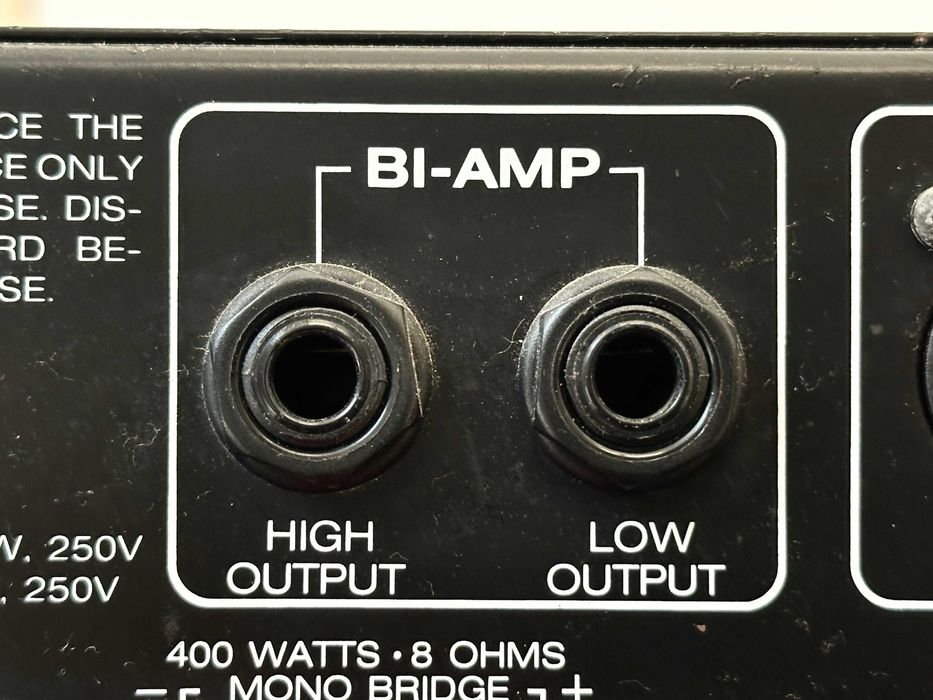 Amplificador de baixo Ampeg SVT-400T