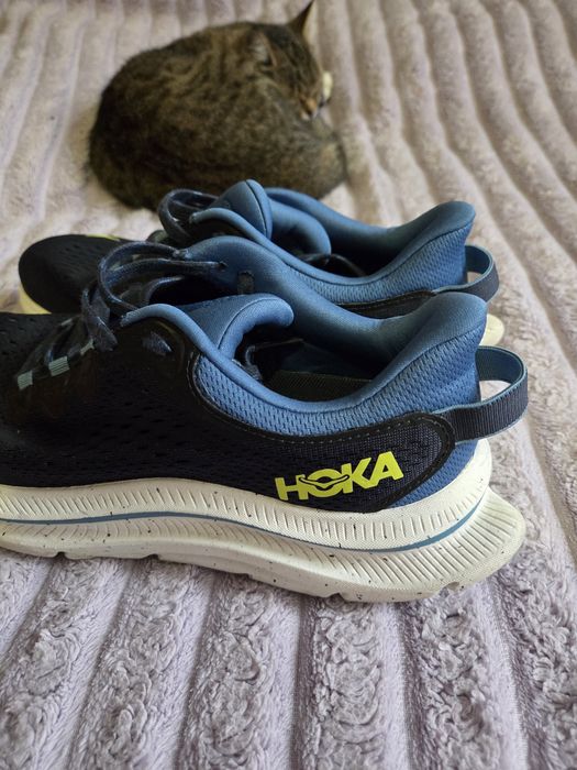 кросівки фірми Hoka