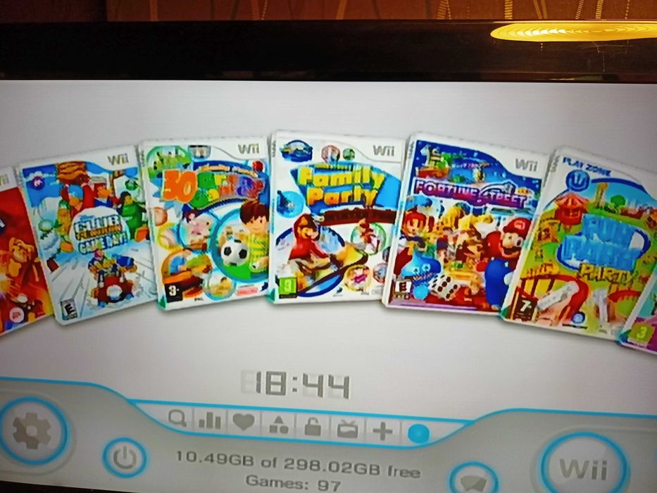konsola Wii dysk 320GB party rodzinne dance MarioKart przez Internet