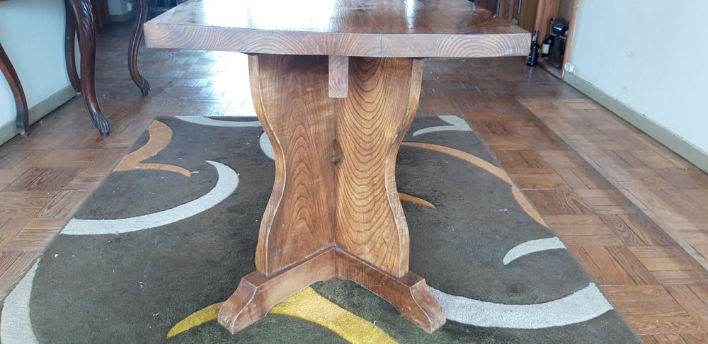 Mesa em madeira de castanho maciça