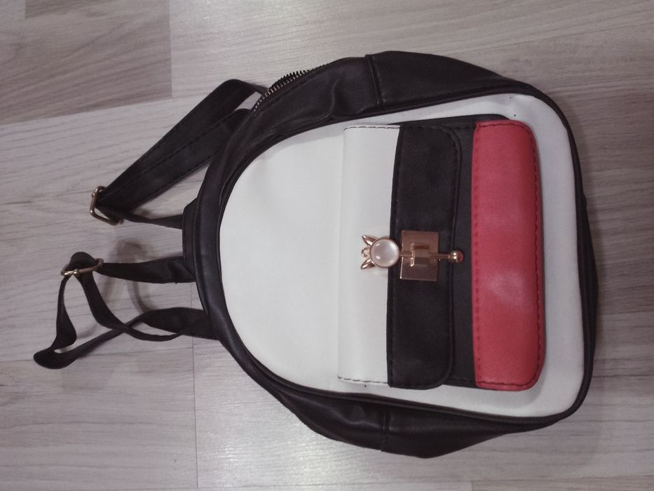 Mały pojemny plecak