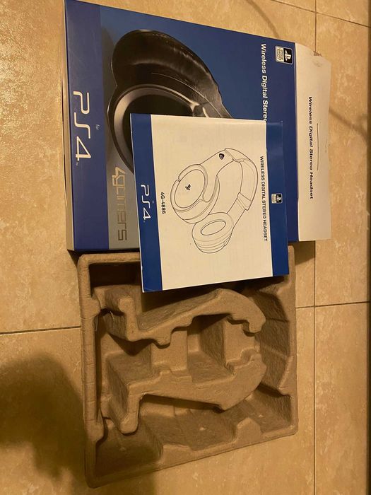 Caixa Headset Wireless PS4 4 Gamers Completa em ótimo estado
