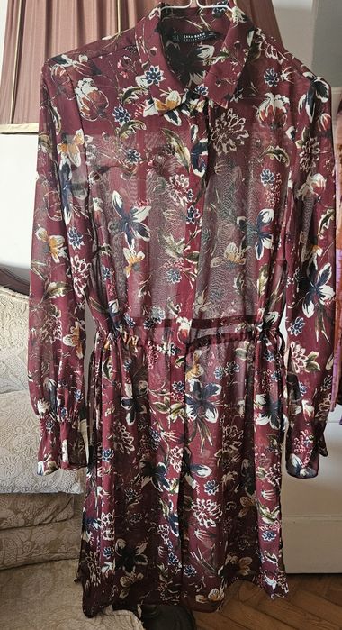 Tunica marca zara estampada em viscose.