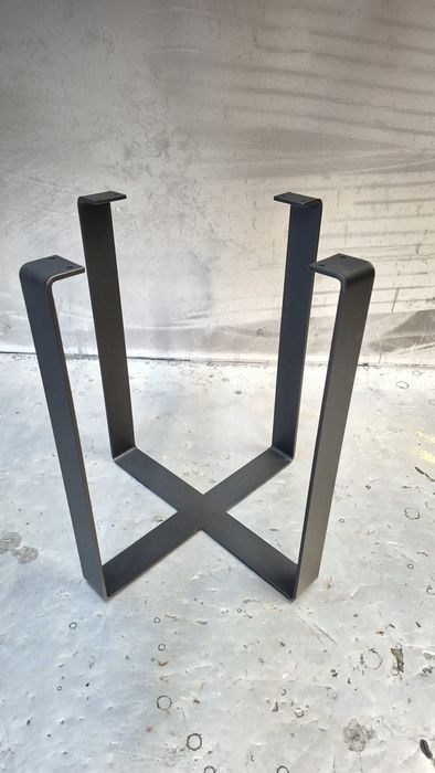 Nogi metalowe do mebli industrialnych