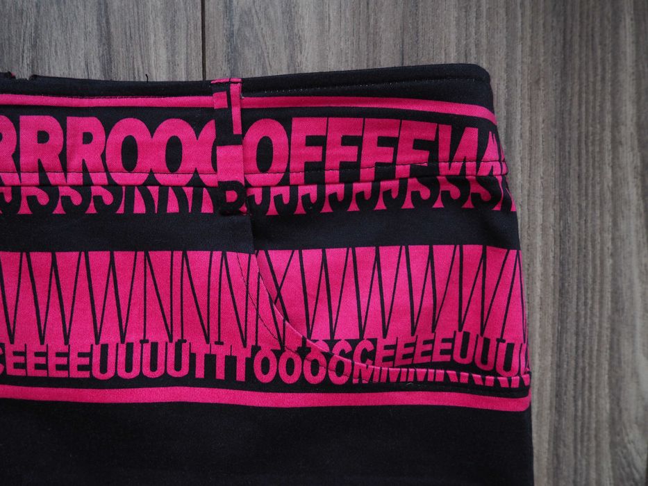 Oodji spódnica mini czarna w różowy print R. 38 (M)