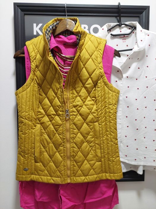 stylowa kamizelka damska Regatta w kolorze musztardowym.