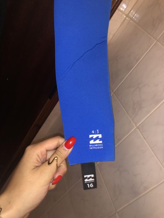 Fato de Surf Novo