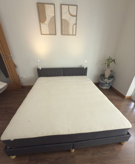 Cama de casal tamanho Queen Size.