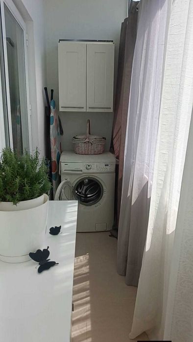 Apartamento T2 para arrendar, no centro, de meados dede 5 de agosto a 15 de setembro.