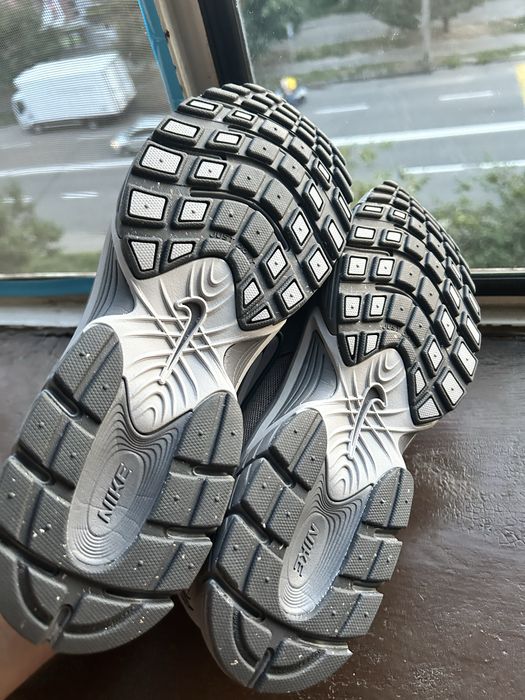 Чоловічі кросівки Nike V5 RNR Grey
