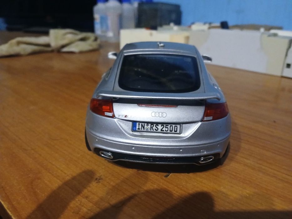 carro de coleção audi TT RS escala 1/18
