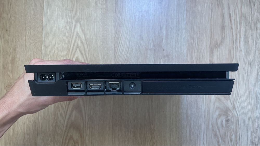 PS4 Slim 500 GB com avaria