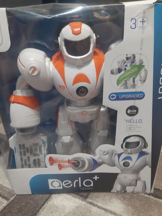 Робот на пульте стрелок