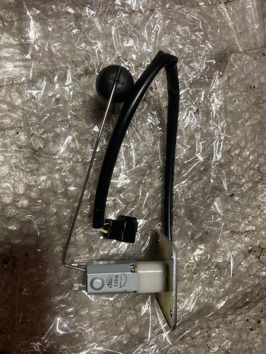 Kawasaki VN 900 Vulcan czujnik poziomu paliwa C431