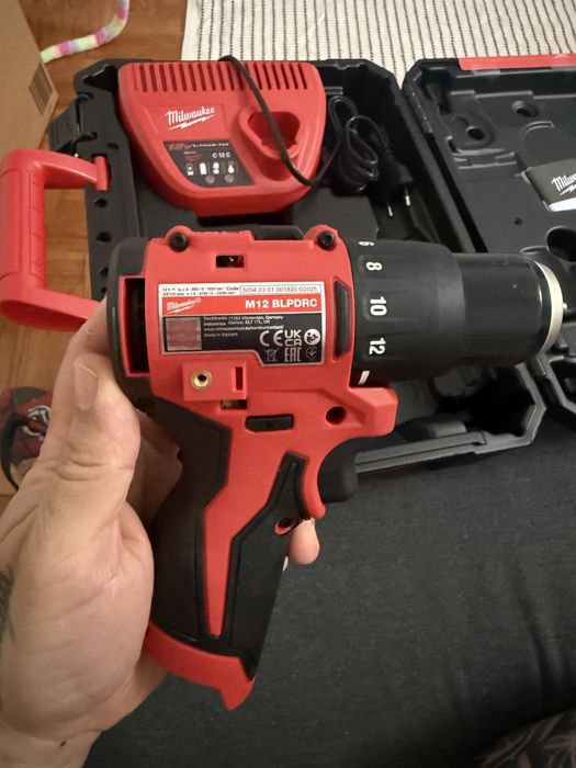 Parafusadora milwaukee m12