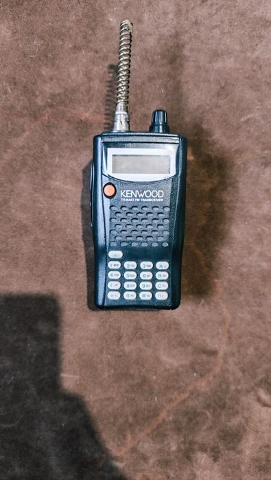 Комплект радиостанций лотом (5 шт.): Kenwood TH-K4AT + 4 рации Motorola (Все рабочие)