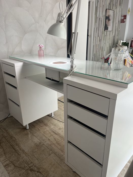 Aluguel, Mesa de manicure
