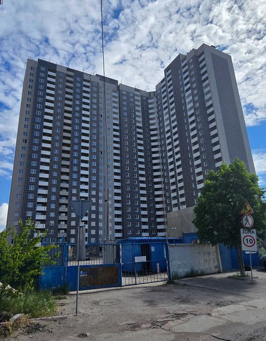 Трикімнатна з ремонтом, ЖК «Деснянський», ДБК, вул. Електротехнічна 43