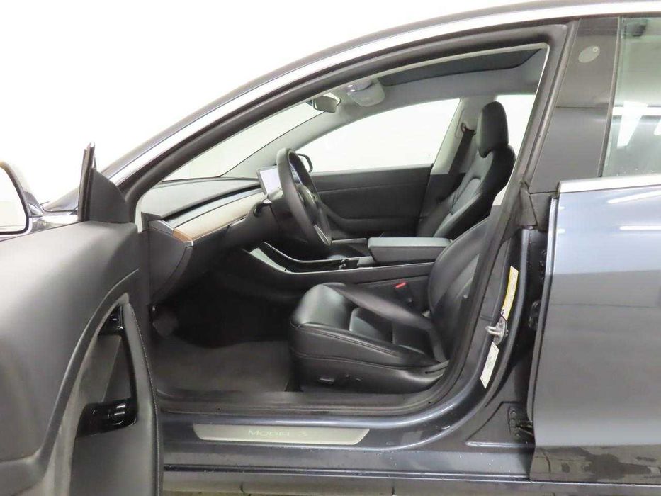 tesla Model 3 bem estimado